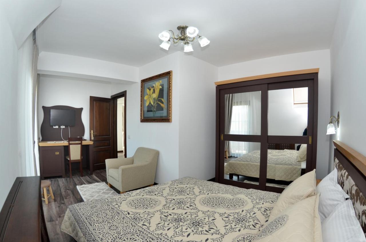 Oglinzi Pensiunea Paradisul Verde מראה חיצוני תמונה